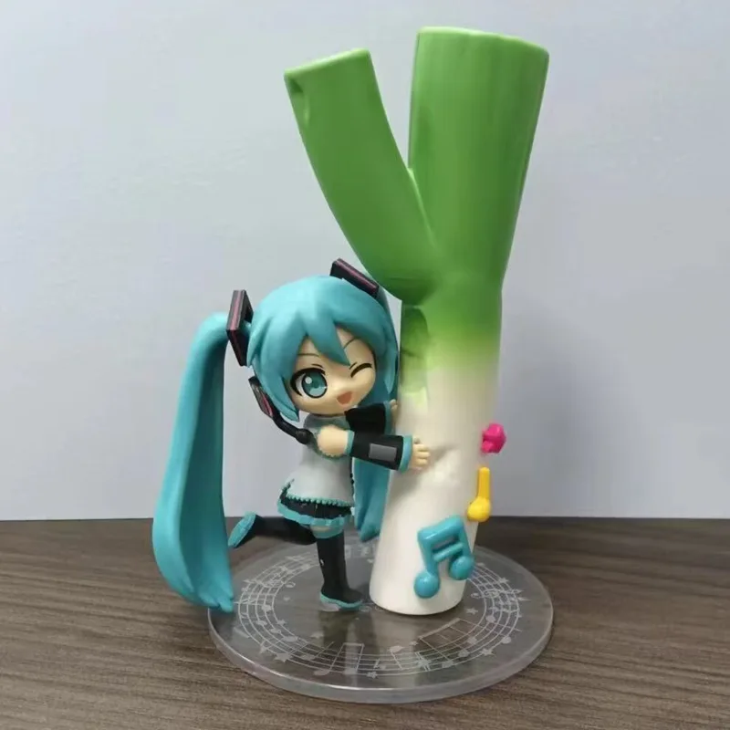 

Two-dimensional beautiful girl Hatsune Miku Q version onion girl holding onion car chassis doll ornaments figure For Girls'Gifts