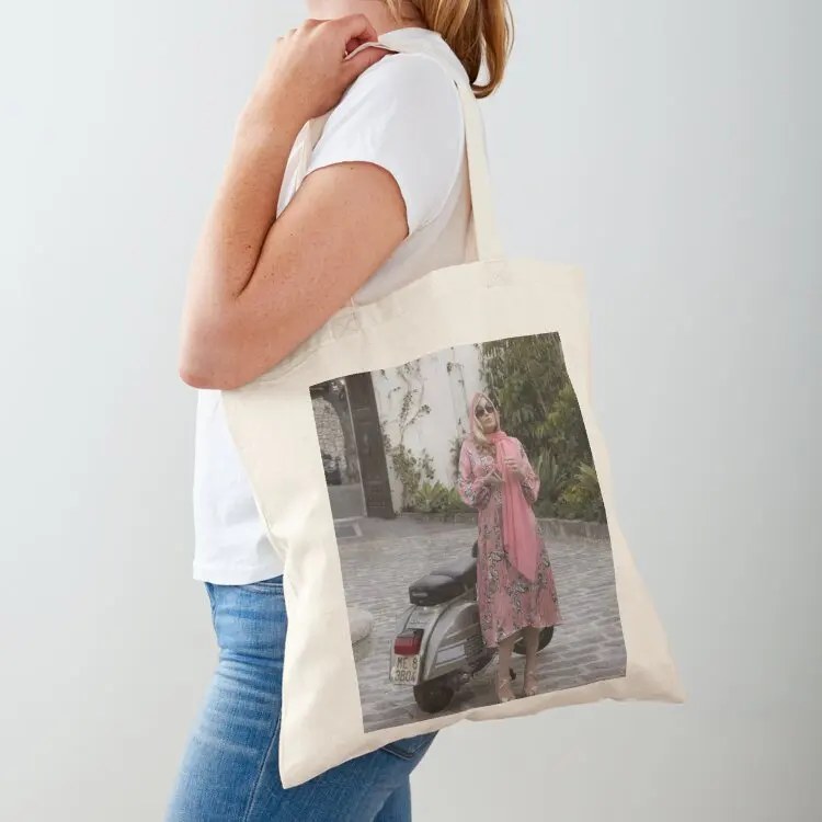 The White Lotus Tanya McQuoid : I'm Monica Vitti. Tote Bag