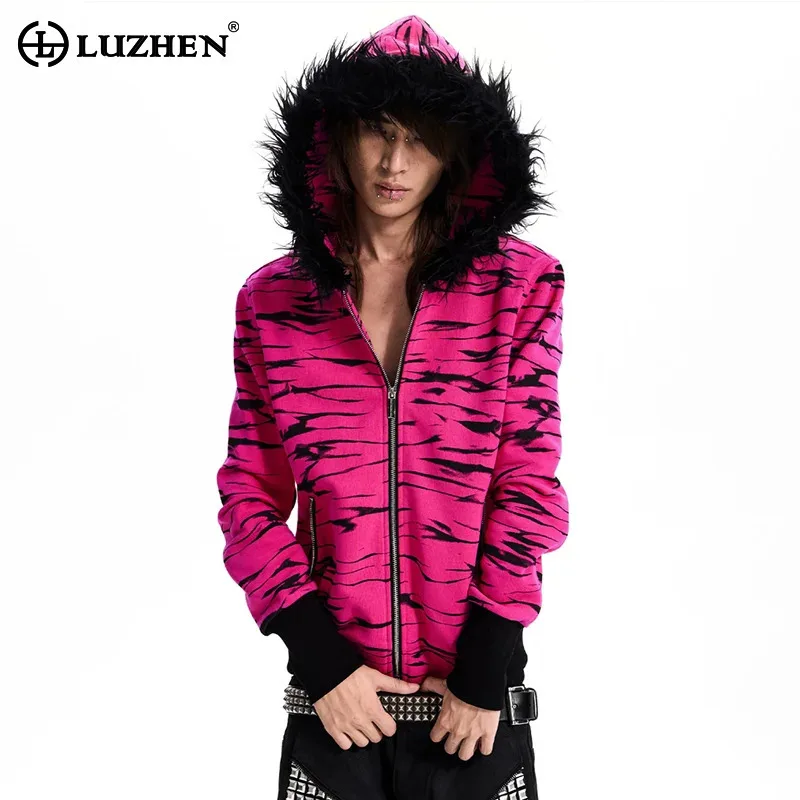 LUZHEN 2026 Nova Jaqueta Masculina com Capuz de Pelo Estampada de Zebra, Padrão de Retalhos nas Costas, Cintura Elástica, Jaqueta de Rua JY9387