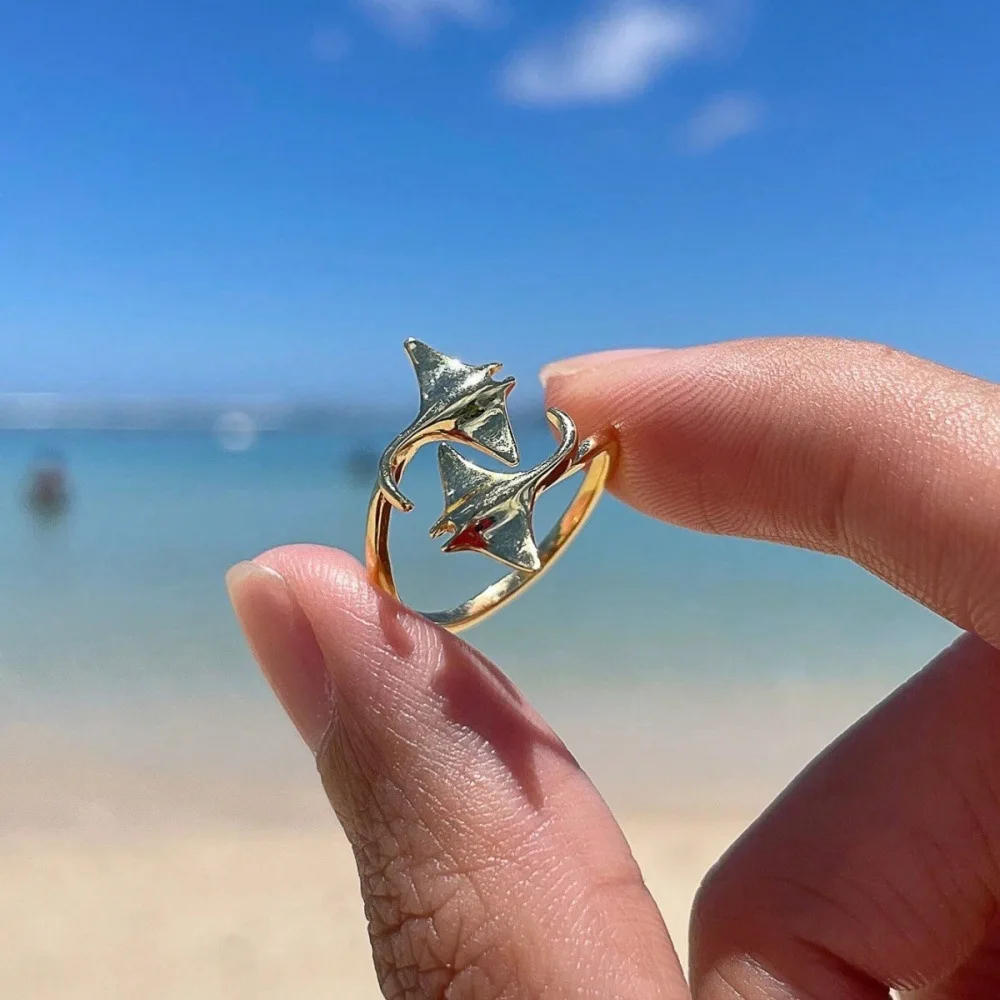 Fashionable Cartoon Marine Animal Cute Long Tailed Catfish Open Mouth Rings Suitable for Women's Leisure Beach Vacation Gift