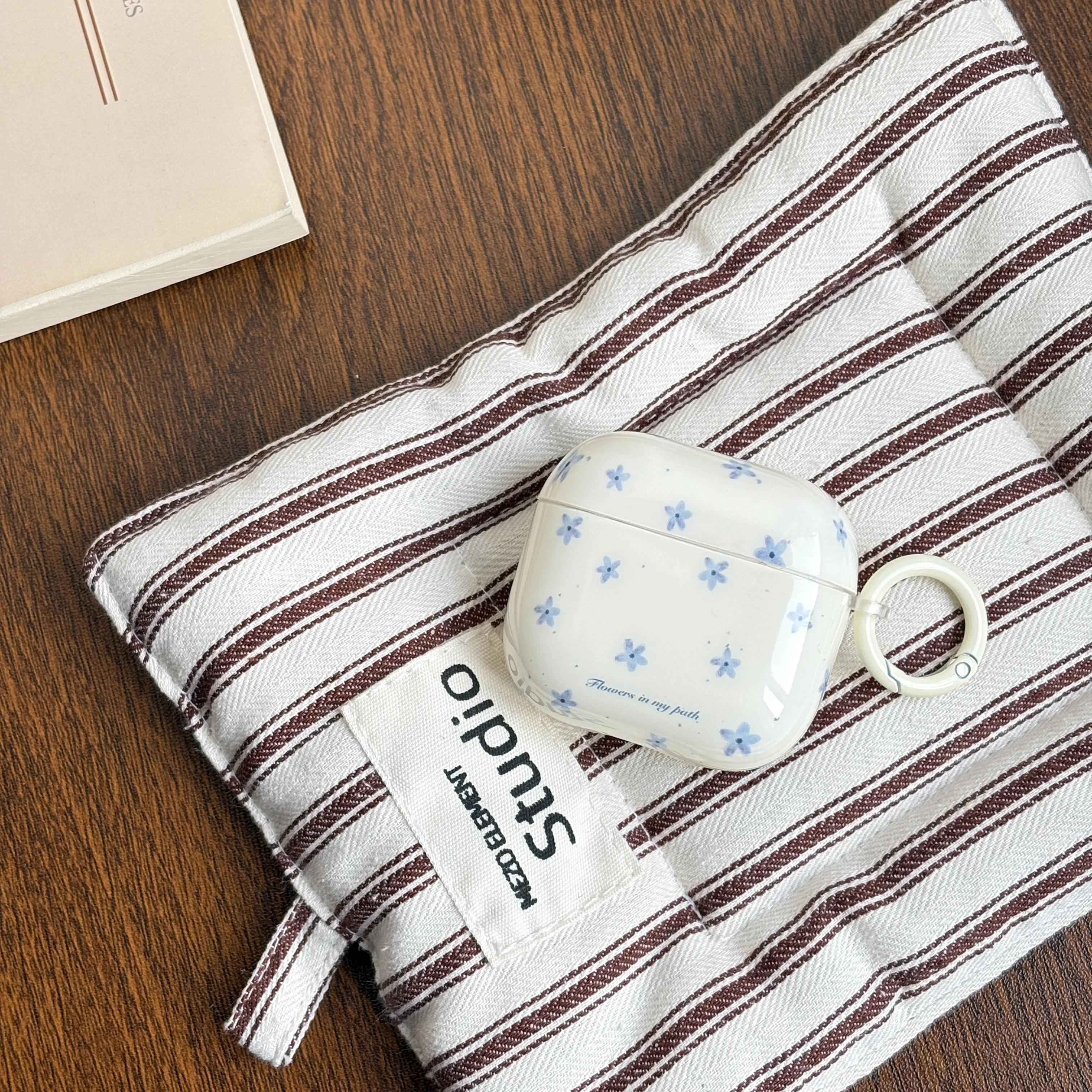 Simple Chic Full Screen Blue Small Floral Flower Blue Splash-Ink Cute Earphone Case Cover for AirPods 5 1 2 3 4 Pro 2 Pro 3
