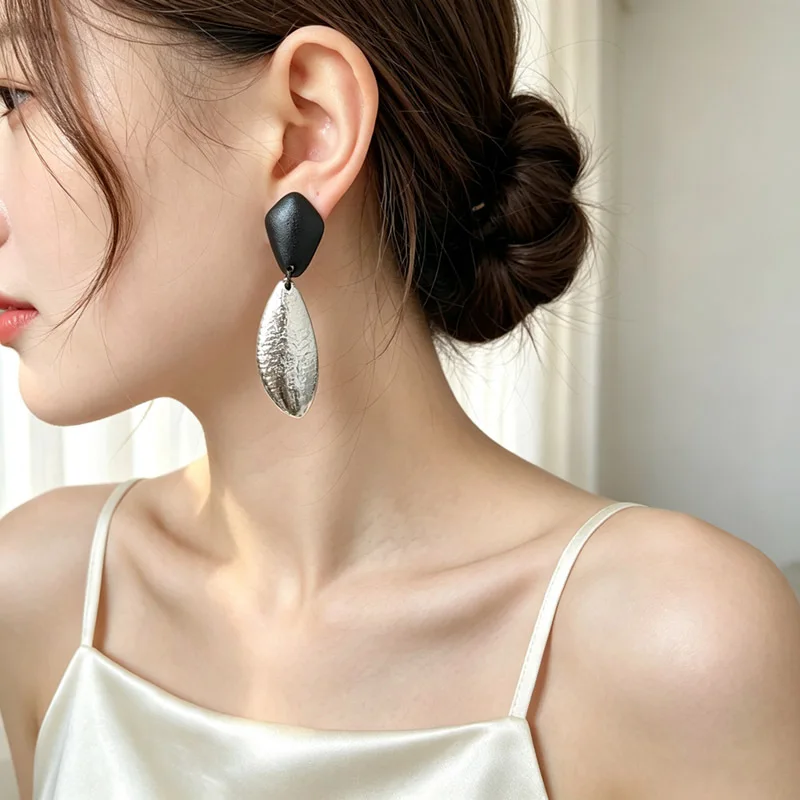 Modernist Matte Black Top Paired Irregular Hammered Silver Leaf Pendants Contrast Metallic Dangle Ornament For Female