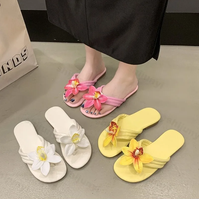 

2025 Summer New Flower Design Fashion Flip Flops Women's Comfortable Open Toe Outdoor Beach Casual Slippers Elegant Flat Sandals