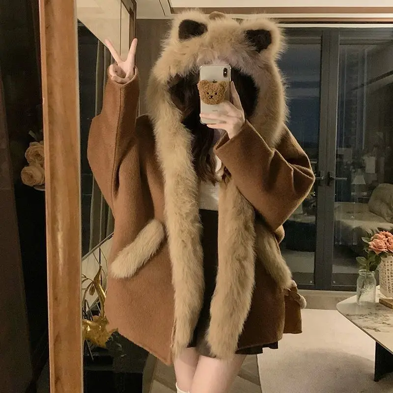 Dwustronny płaszcz wełniany z kapturem dla kobiet na zimę 2025, nowy, luźny i uroczy płaszcz z bawełny z uszami owiec, idealny do dojazdów do pracy.