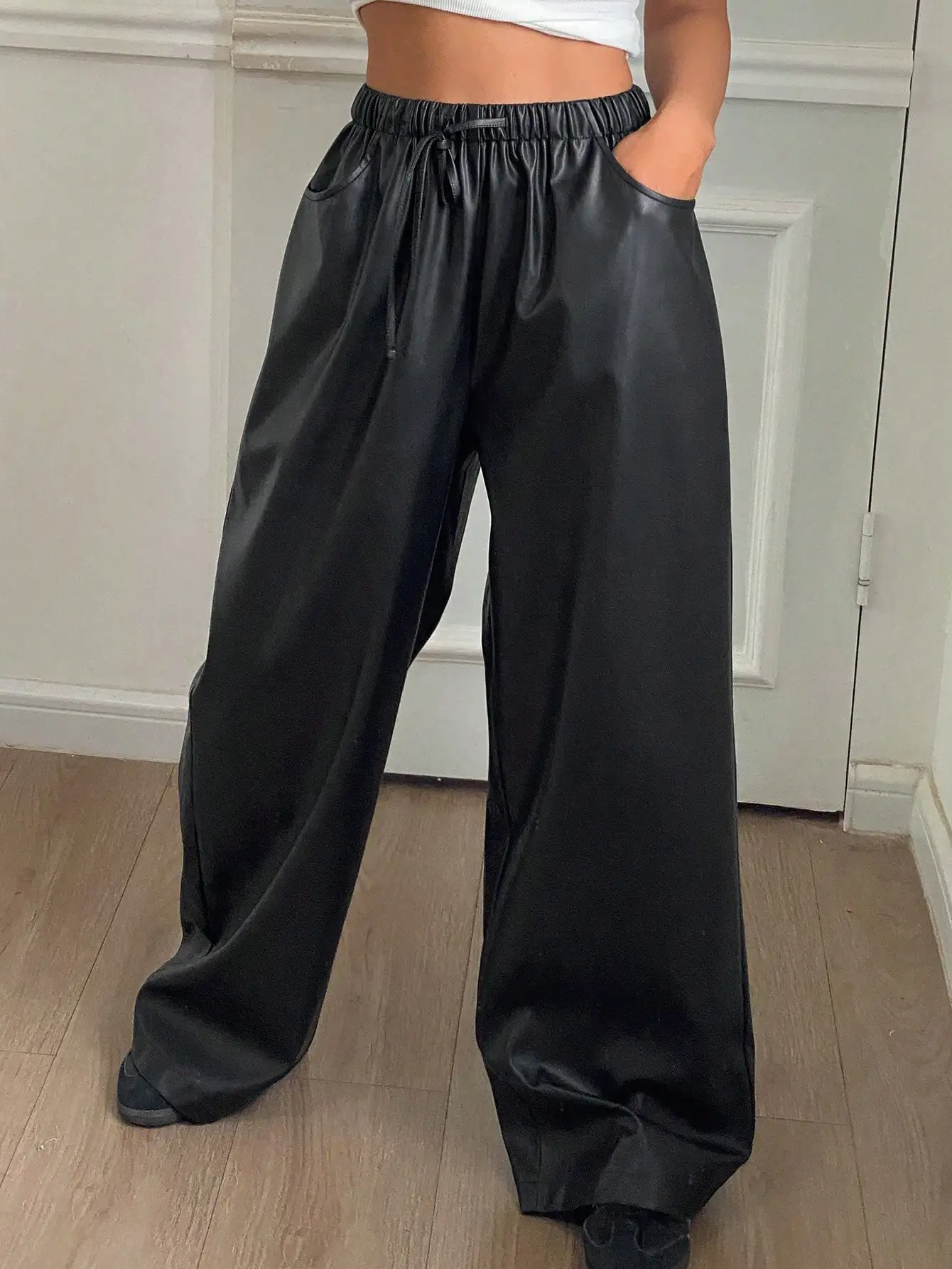 

Женские черные брюки из искусственной кожи с широкими штанинами, на завязках и с карманами