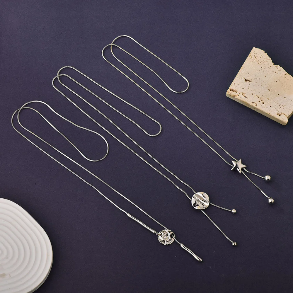 

This autumn and winter geometric versatile sweater necklace is a fashionable and personalized long necklace for women