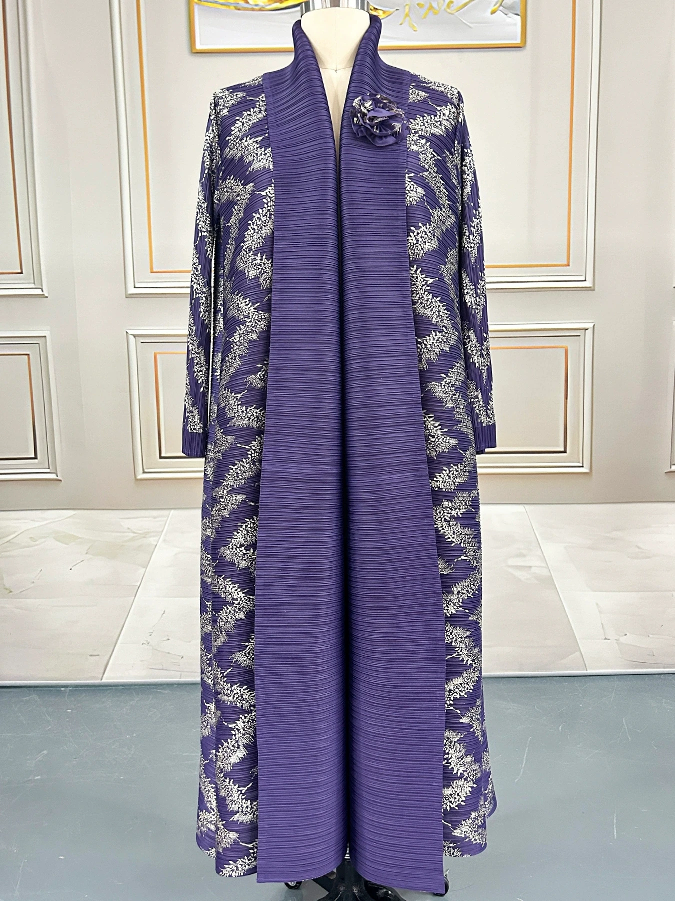 

Middle Eastern popular Arab women's clothing Abeya robe pleated gold-stamped long-sleeved coat long style-GZXX1013