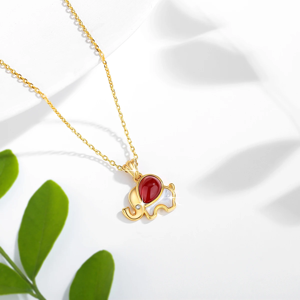 Niche Design Natural Red Agate Pendant 18K Genuine Gold Elephant Necklace Exquisite Jewelry for Women Anniversary Gift