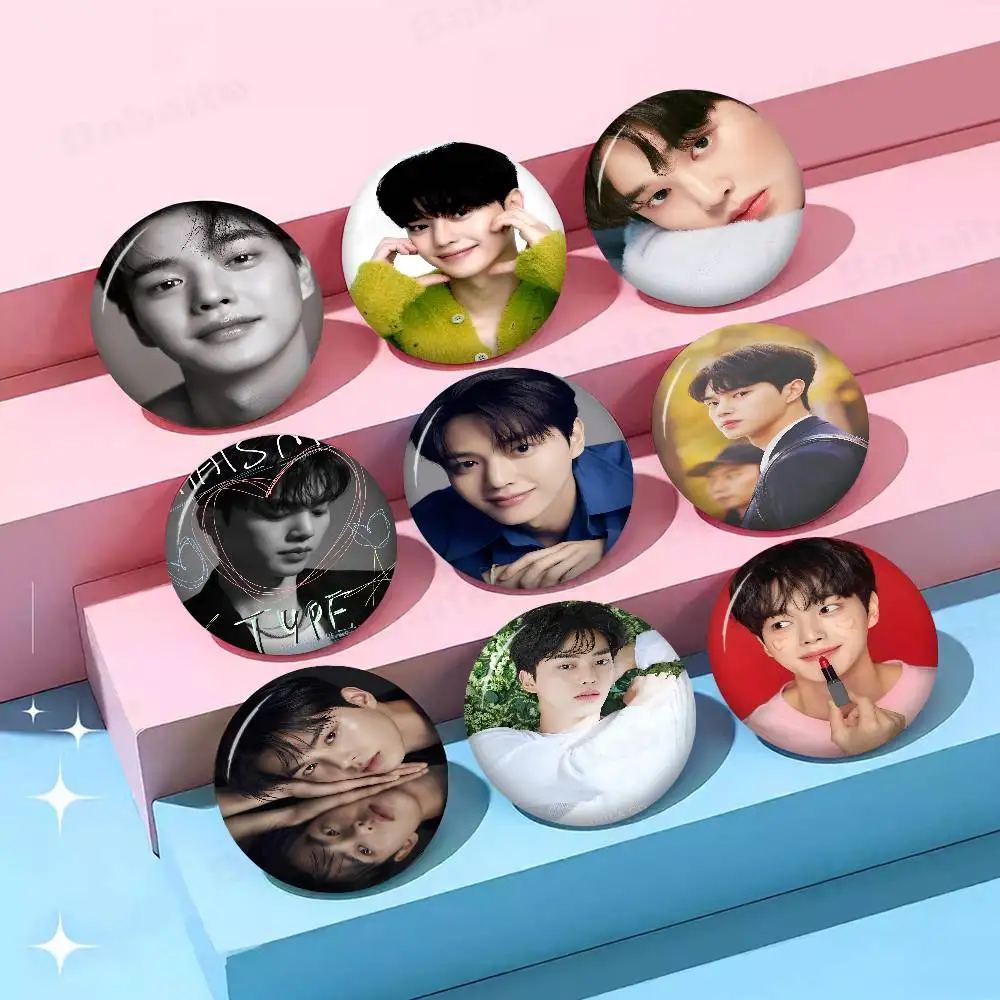 Kpop Actor Hot S-Song Kang Cartoon Brooches Anime Badge Round Handmade Brooch Lapel Pins Jewelry for Backpack Clothes Gifts