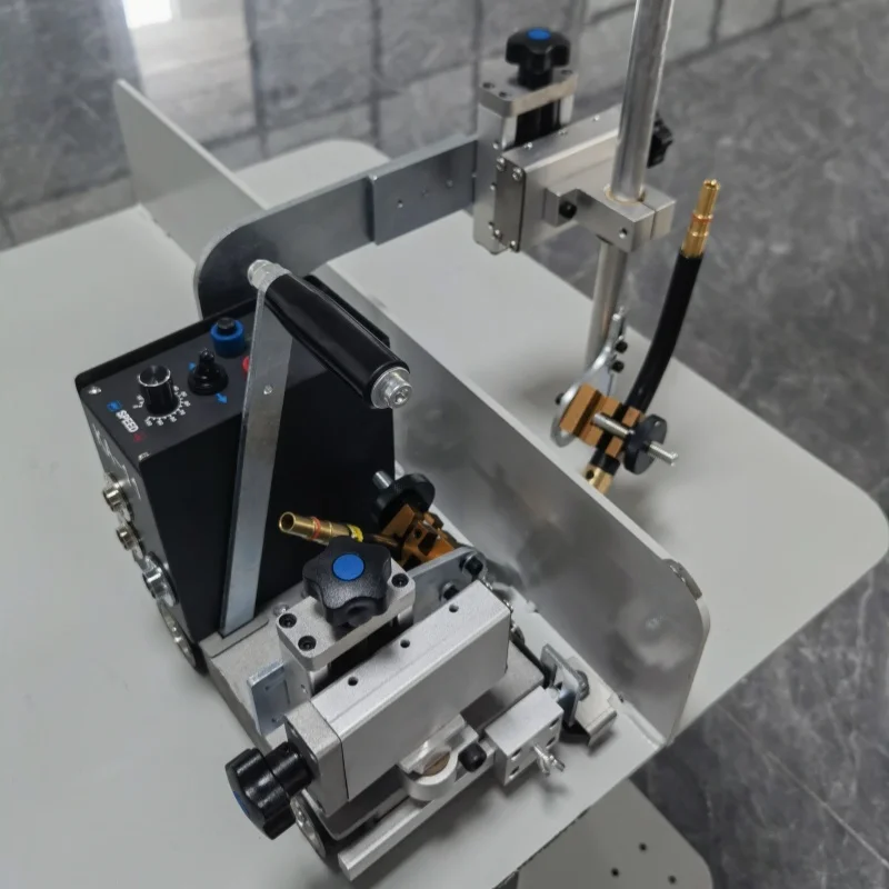 

KA-H4 New Portable Automatic Welder Electric Double-Gun Metal Welding Machine Straight Seam Tractor AC220V/DC24V