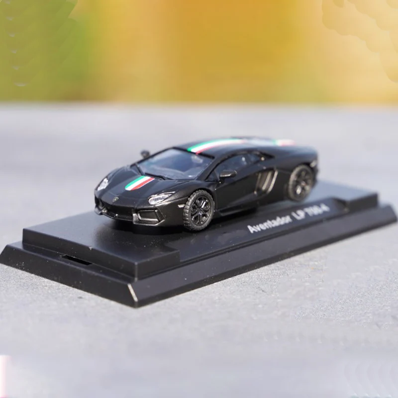 1:64 Scale Aventador LP700-4 Sports Car Simulation Alloy Car Model Static Display Collectible Toy Gift Souvenir Decoration