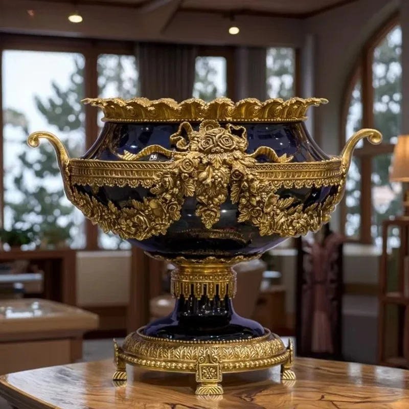 High quality retro heavy craftsmanship gold flower pot European luxury black porcelain e with brass for home decoration