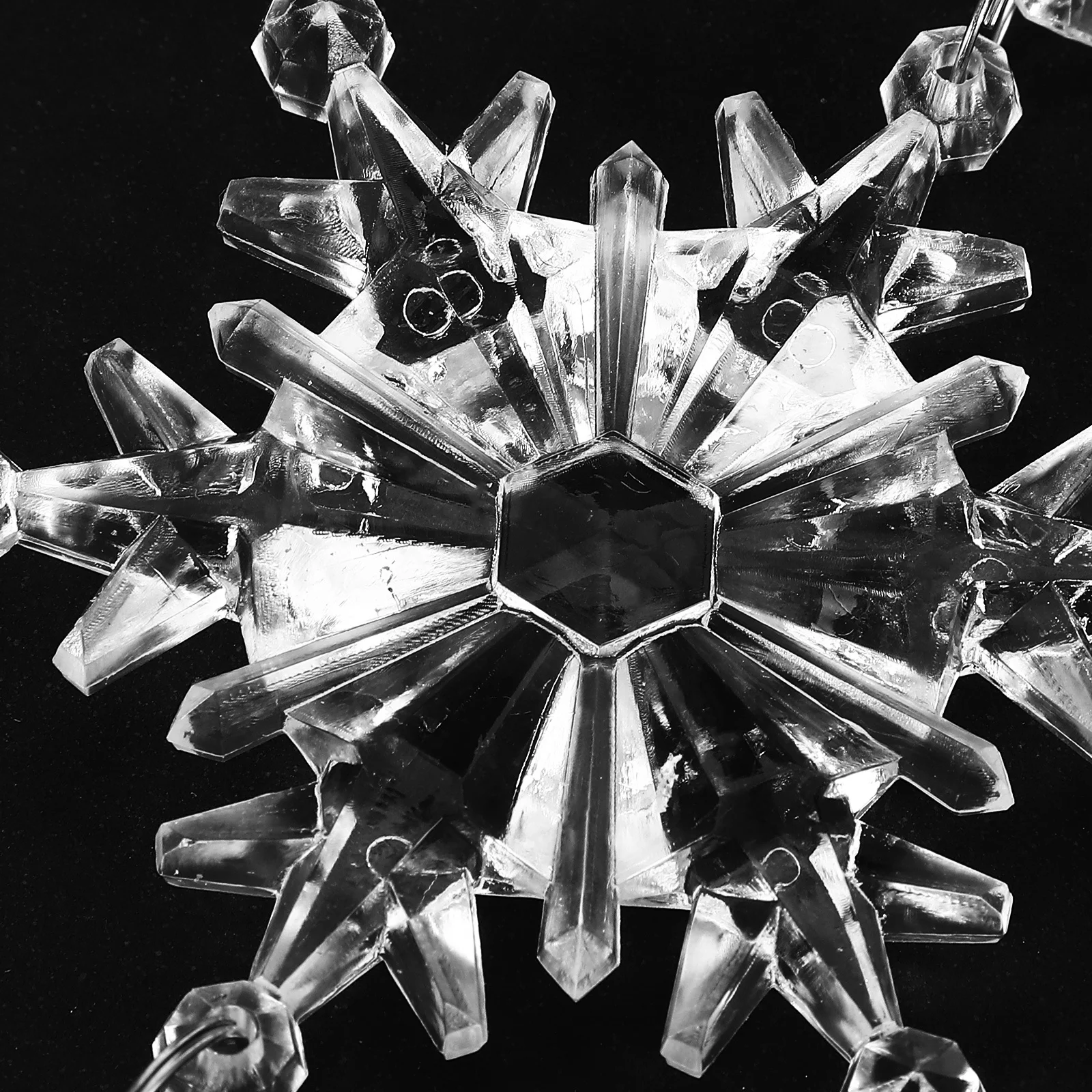 

2Pcs Snowflake Design Xmas Hanging Ornament Christmas Tree Pendant Festive Holiday Decor for Party Home Garden Acrylic