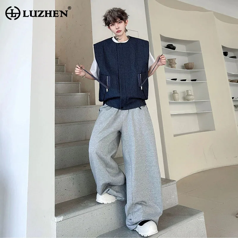 

LUZHEN 2026 Летний Оригинальный Комплект из Двух Предметов: Жилет без Рукавов с Декоративными Лентами и Карманами, Мужские Модные Свободные Прямые Брюки JY6340