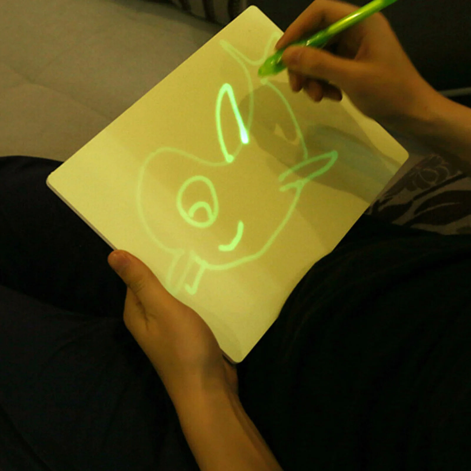 Portable Draw Sketchpad Board Luminous Graffiti Cartoon Painting Toy Suitable for Children Kids School B88