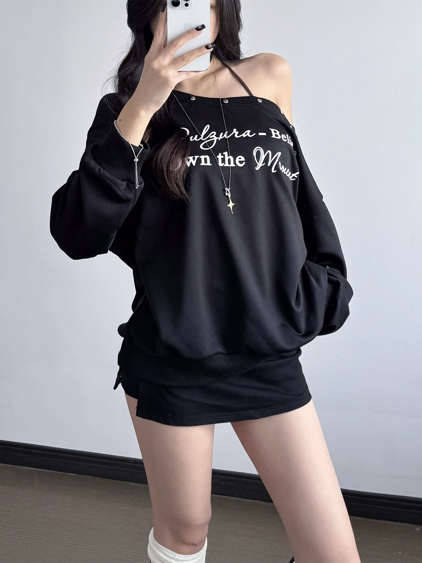 Dulzura 가을 패션 경사진 어깨 긴 소매 느슨한 편지 인쇄 스웨트 셔츠 여성 캐주얼 다목적 스트리트 스타일 의류