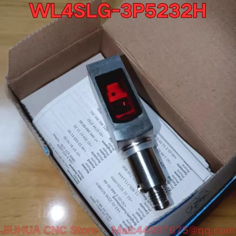 New WL4SLG-3P2432V WL4SLG-3P5232H photoelectric sensor