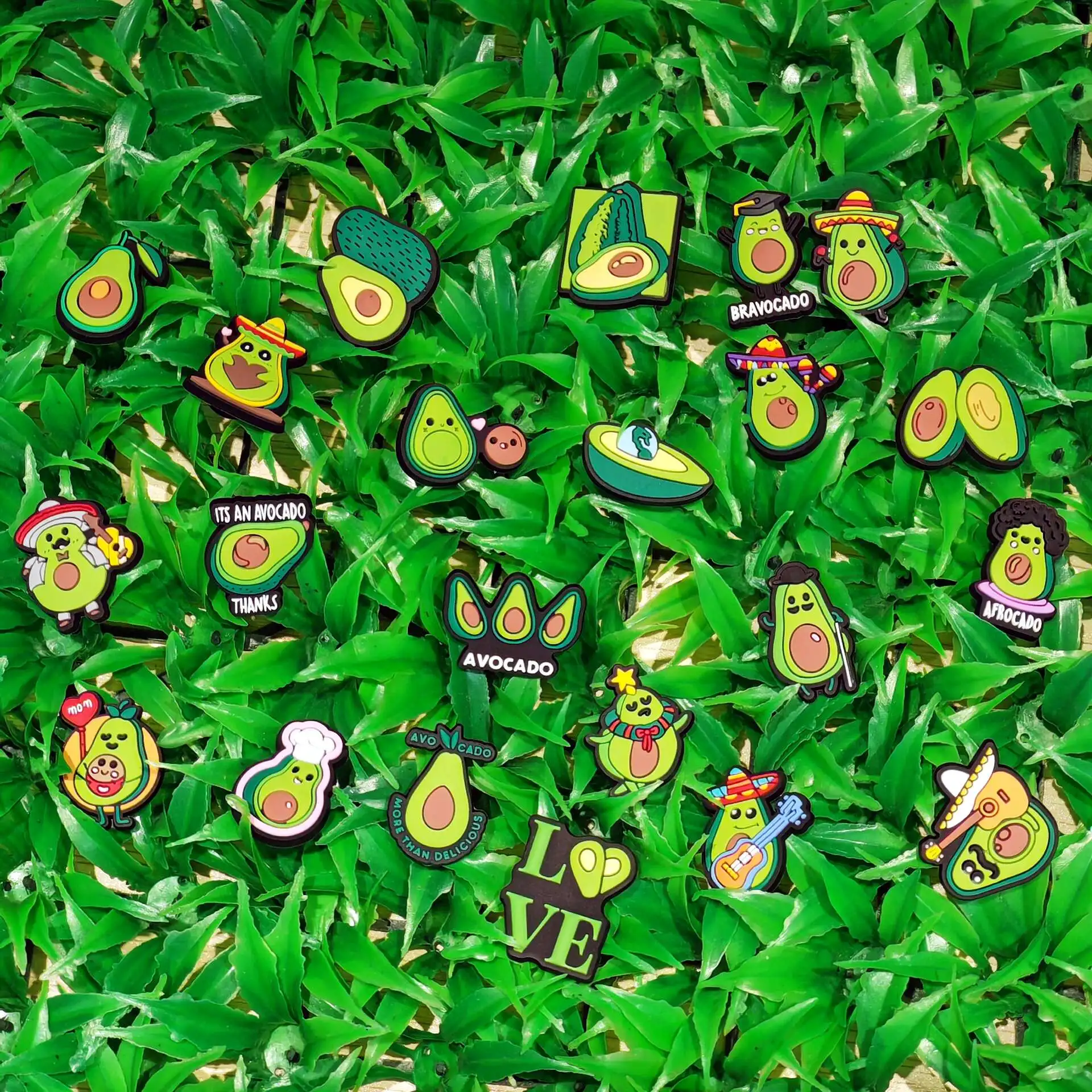 ใหม่ 1pcs การ์ตูนผลไม้ Avocado MOM Love กีตาร์ PVC รองเท้า Charms อุปกรณ์เสริมรองเท้าแตะตกแต่งเด็กวันเกิด