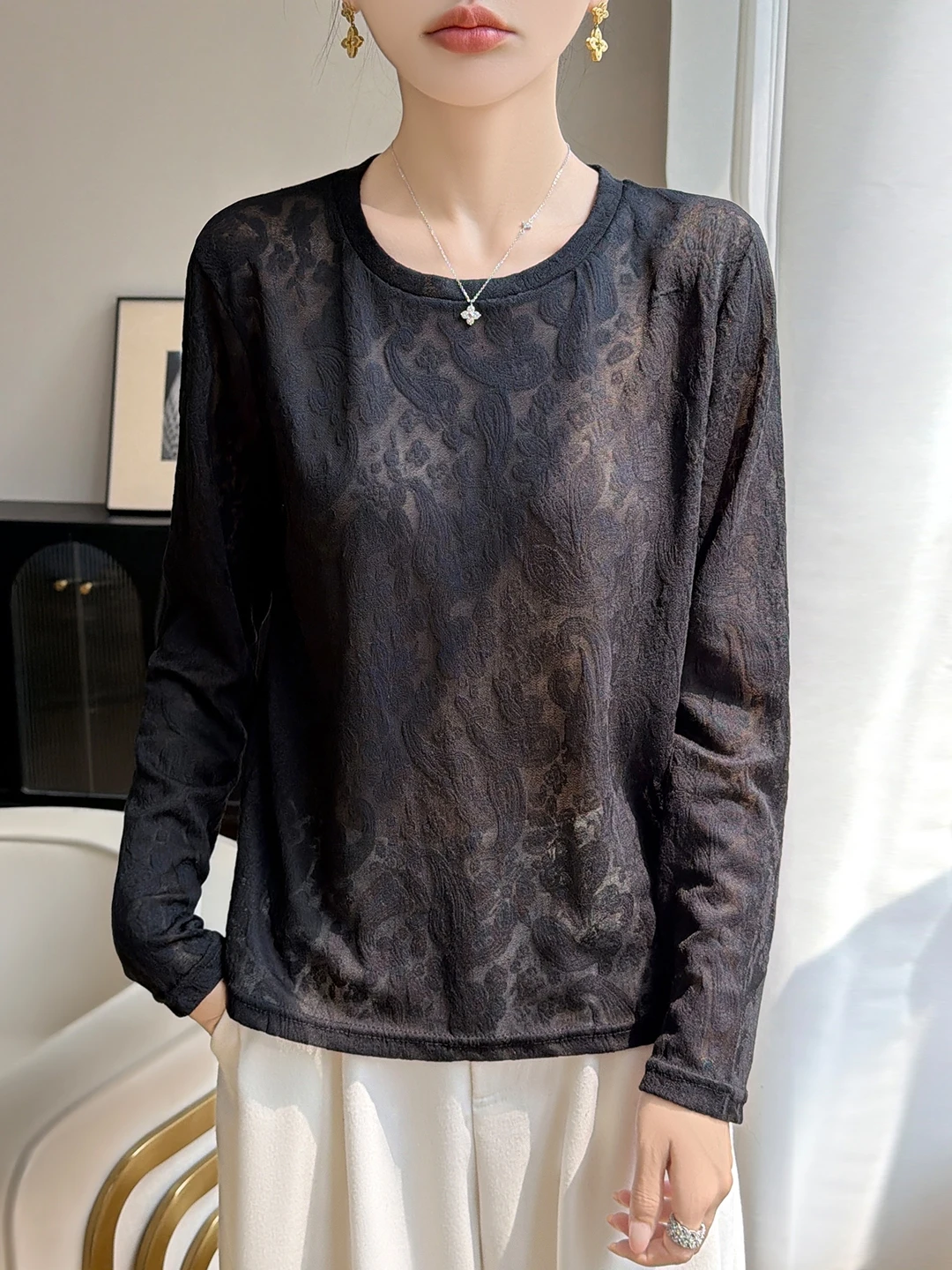 Elegant Lace Hollow out Knitted Base Shirt Women's Fashionable Design Sense Versatile Stylish Top Light Luxury Texture Beauty