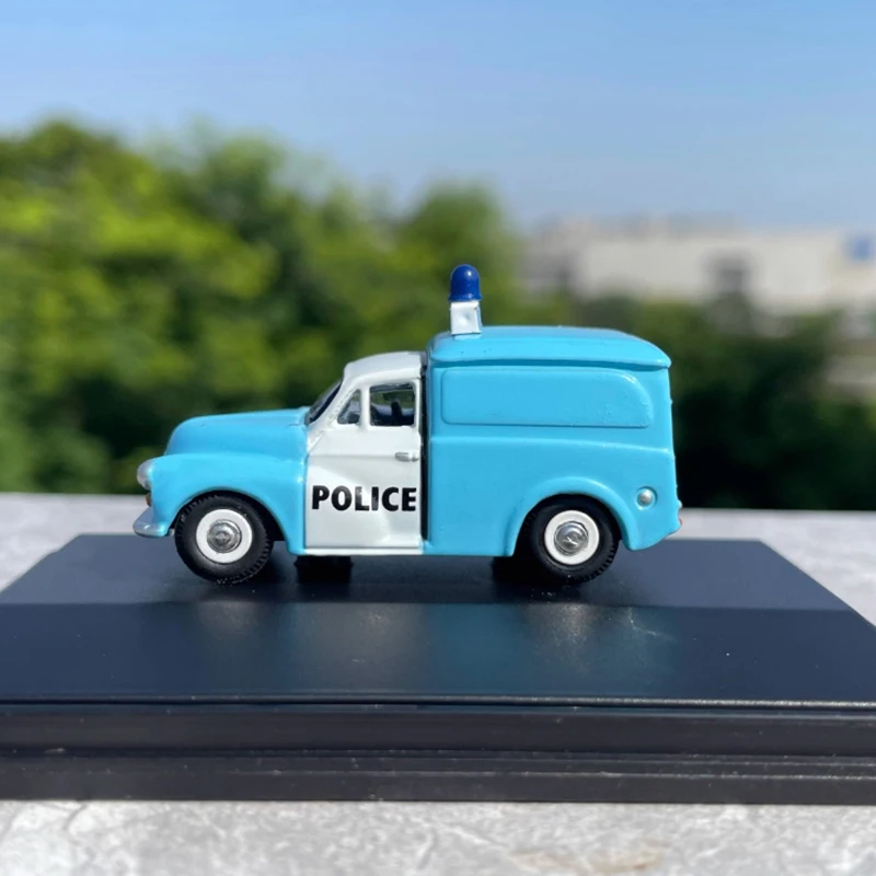 

Slight defect Diecast 1:76 Scale Vintage Car British Police Alloy Car Model Collection Souvenir Static Display Ornament Boy Gift