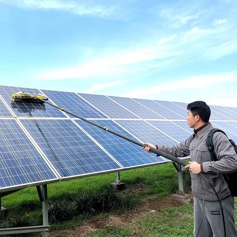 Pulitore elettrico per pannelli solari ad alta efficienza con asta telescopica 3,5 m 5,5 m 7,5 m e spazzola a rullo