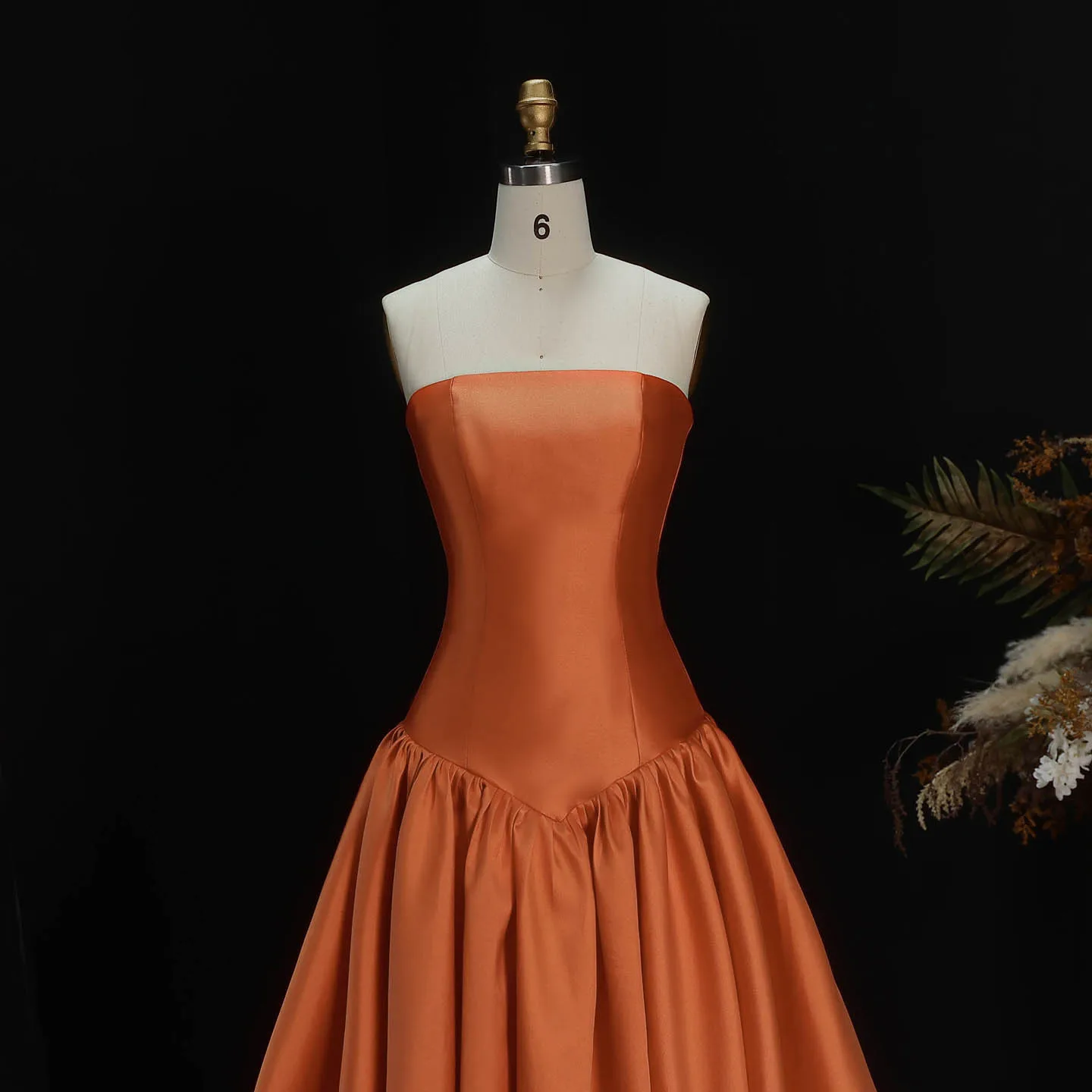 Sharon Said Marineblaues Satin-Abendkleid, trägerlos, tailliert, mit Korsett, geraffter Taille, voluminöses A-Linien-Formal-Partykleid SF480 Custo – Detail 15