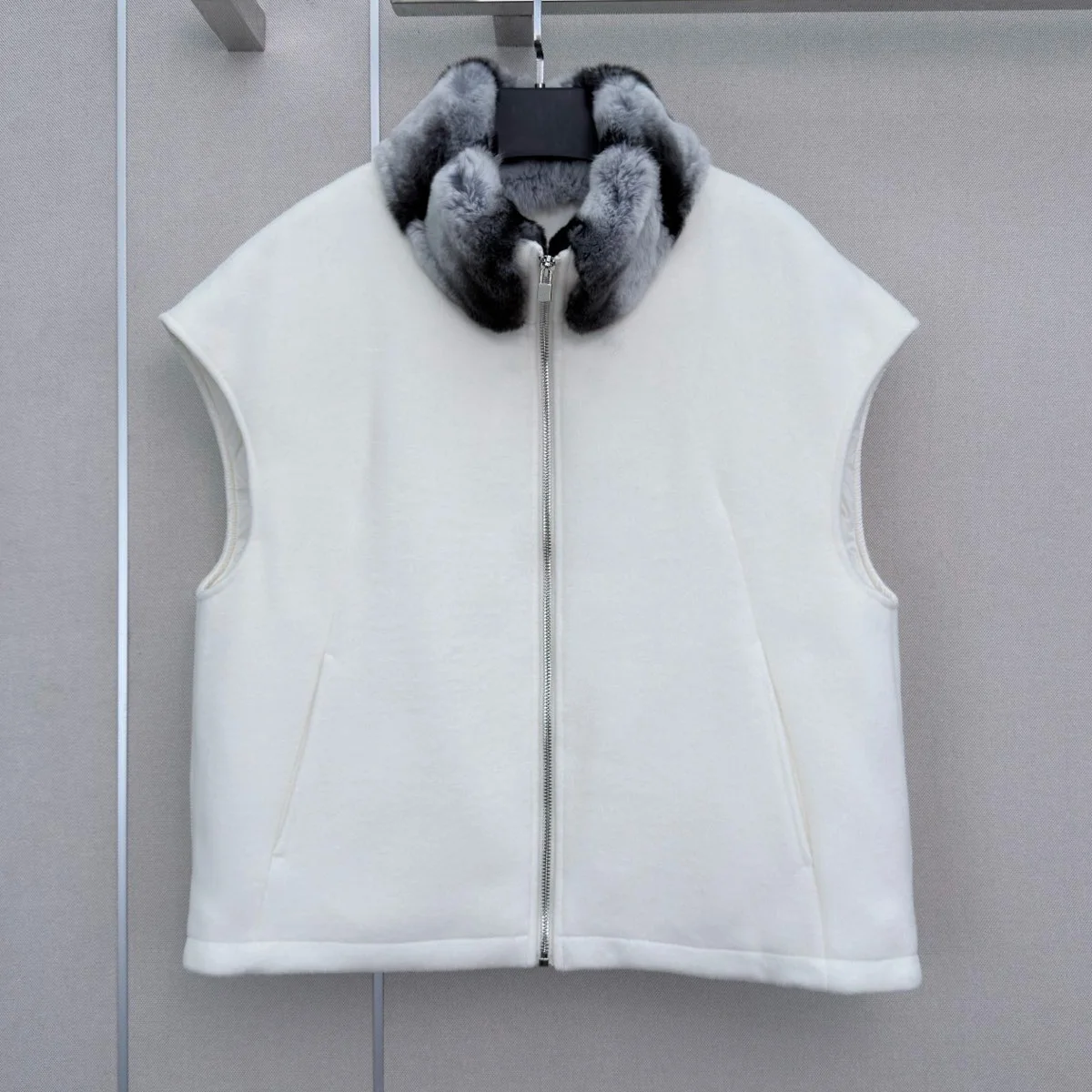 High Quality Women Stand Collar Sleeveless Vest Zipper Short Waistcoat Autumn Winter Layering Outerwear lyt261012168
