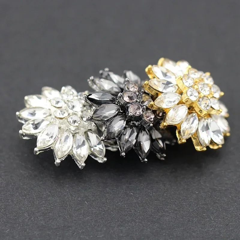 High-end Crystal Buttons White Black Flower-shaped Glass Buttons DIY Ladies Mink Coat Fashion Decorative Buttons