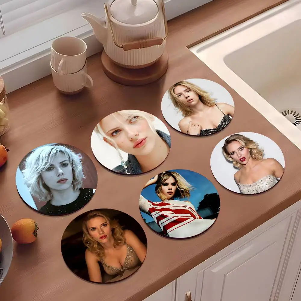 1pc Hot Singer S-Scarlett JohanssonS Wooden Coaster Colour Printing Cup Mat Home Desk Decoration Gifts