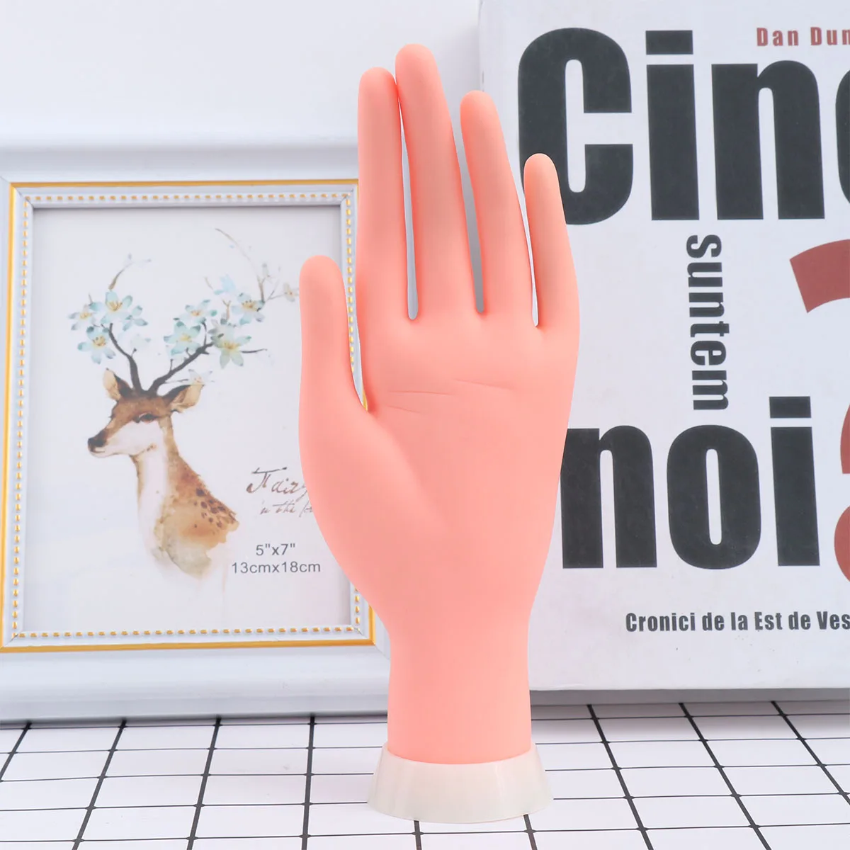 Elastyczny sztuczny palec do ćwiczeń zdobienia paznokci, ruchomy, w kolorze skóry, tipsy do paznokci, wkładane, przenośne narzędzie do manicure dla początkujących w salonie.