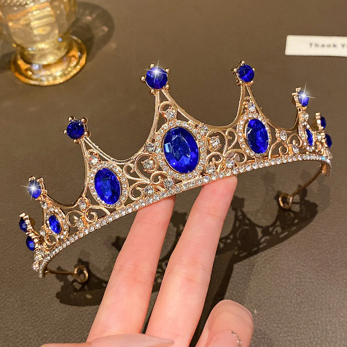 1 corona de moda de corona azul real adecuada para accesorios para el cabello de rendimiento y cumpleaños