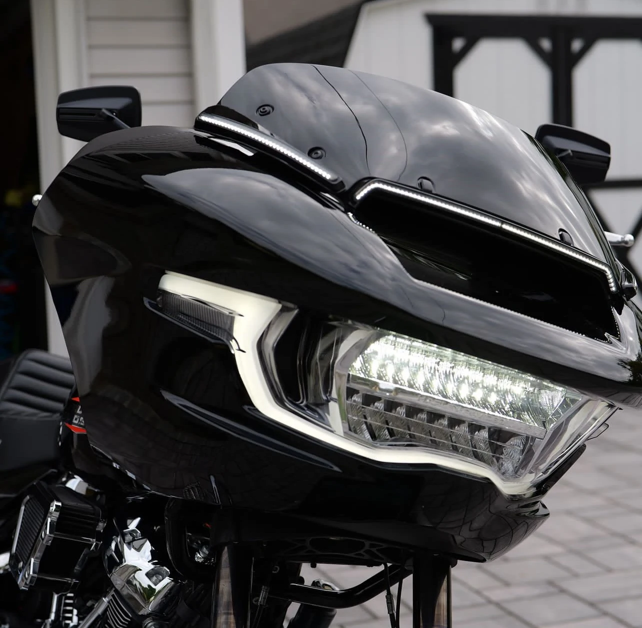 For Harley Road Glide ST CVO FLTRXSE 10 inch windshield LED CENTER FAIRING VENT TRIM Decorative Lamps Windshield side lights