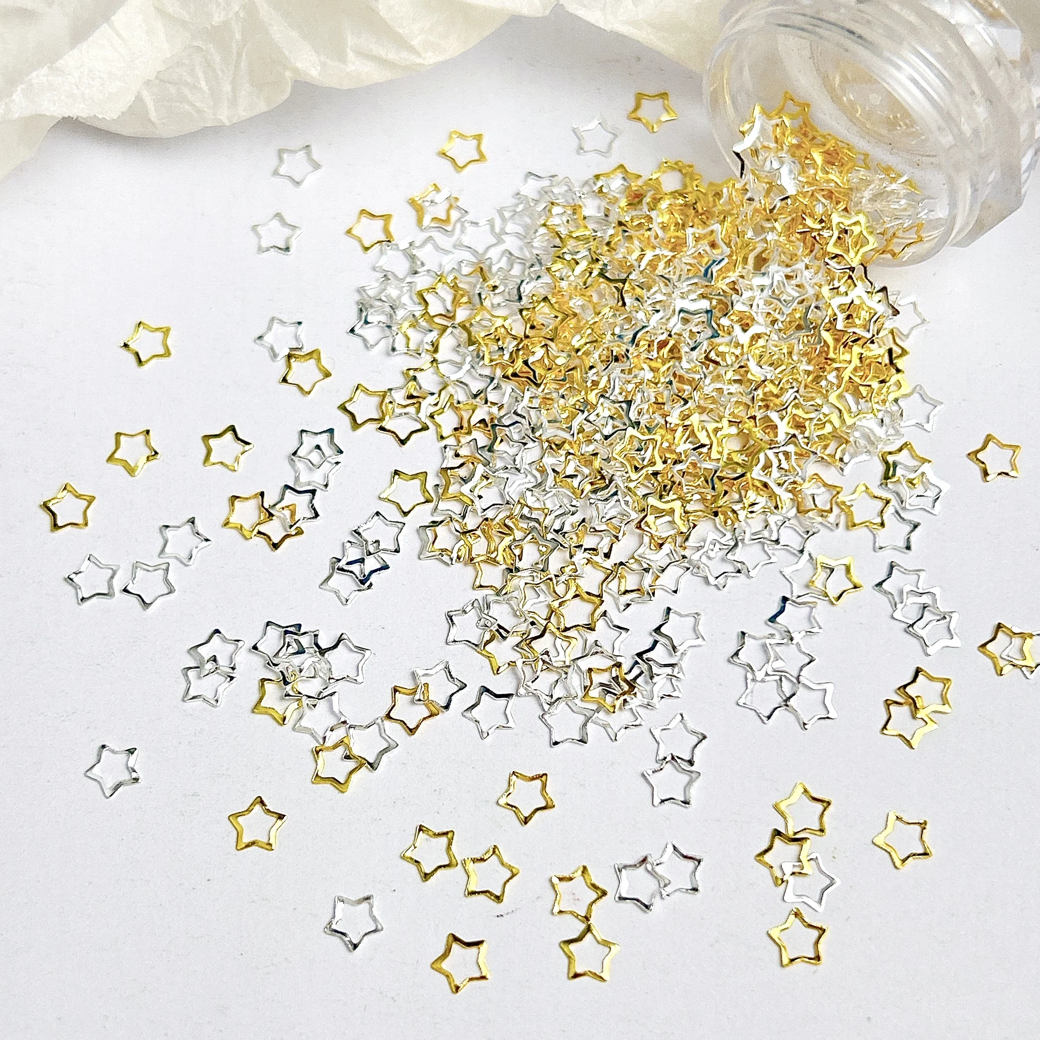 50PCS Doppel Farben Gold Silber Stern Legierung Nagel Charms Höhlte Minimalistischen Pentagramm Kupfer Flocken Nail art Dekorationen für DIY