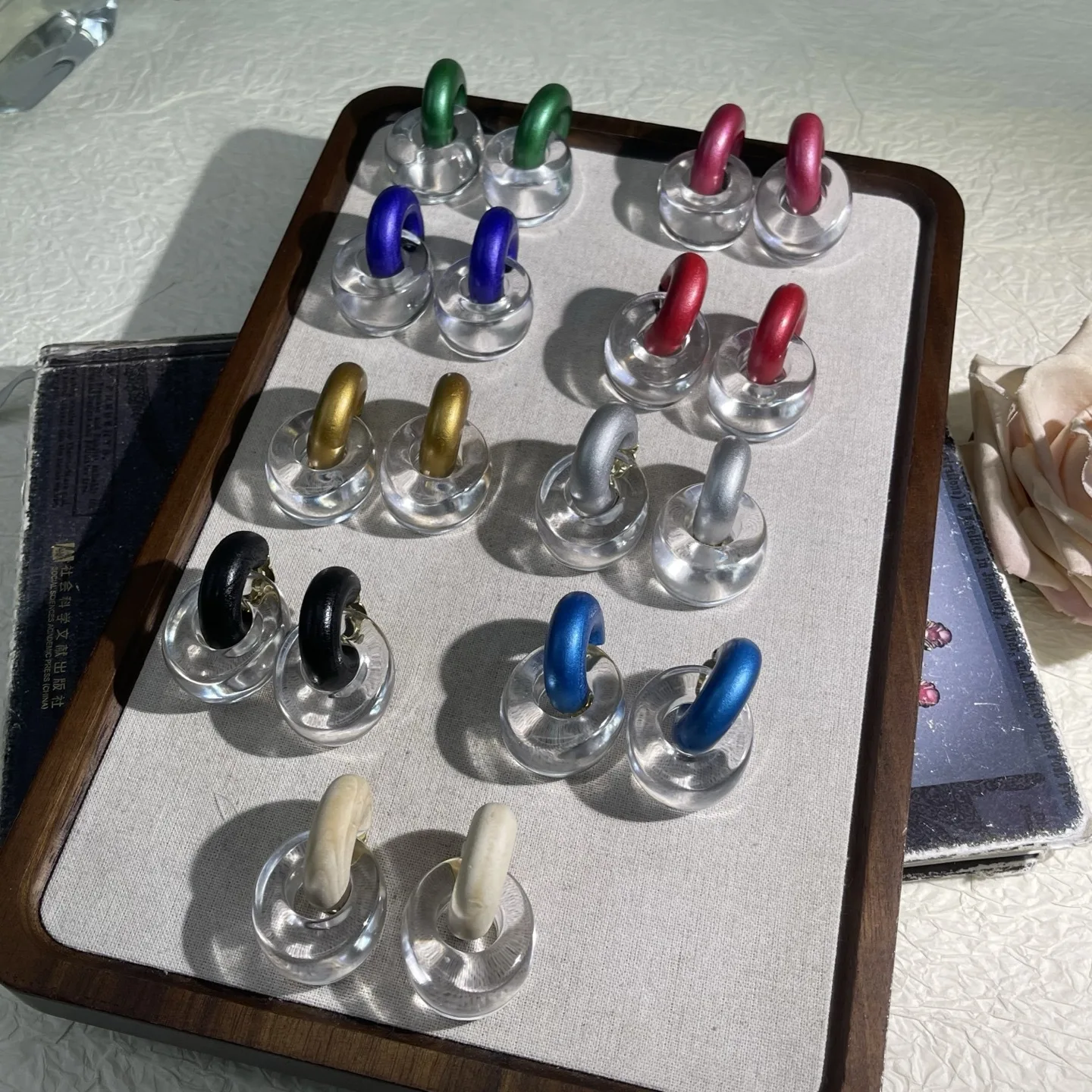 

Monies style vintage handmade color ebony patchwork plant resin simple fashion ear clips