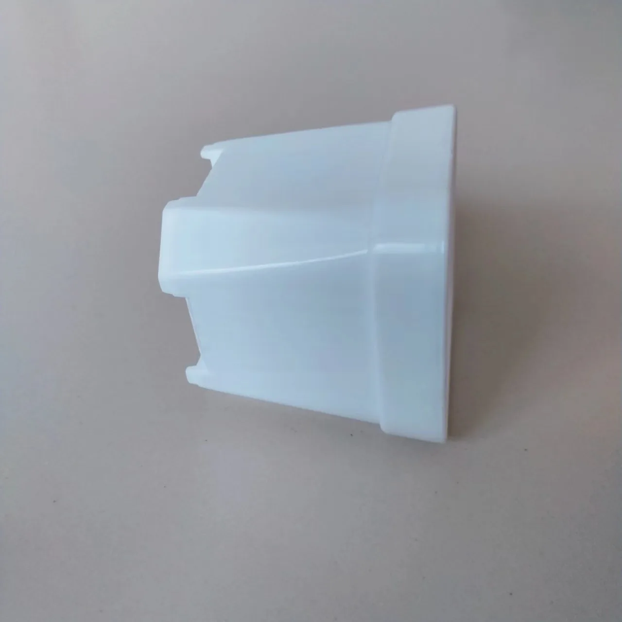 DP02 Lightweight Square Container Made from Recycled Plastic for Small Plant Cultivation and Space Saving Layouts