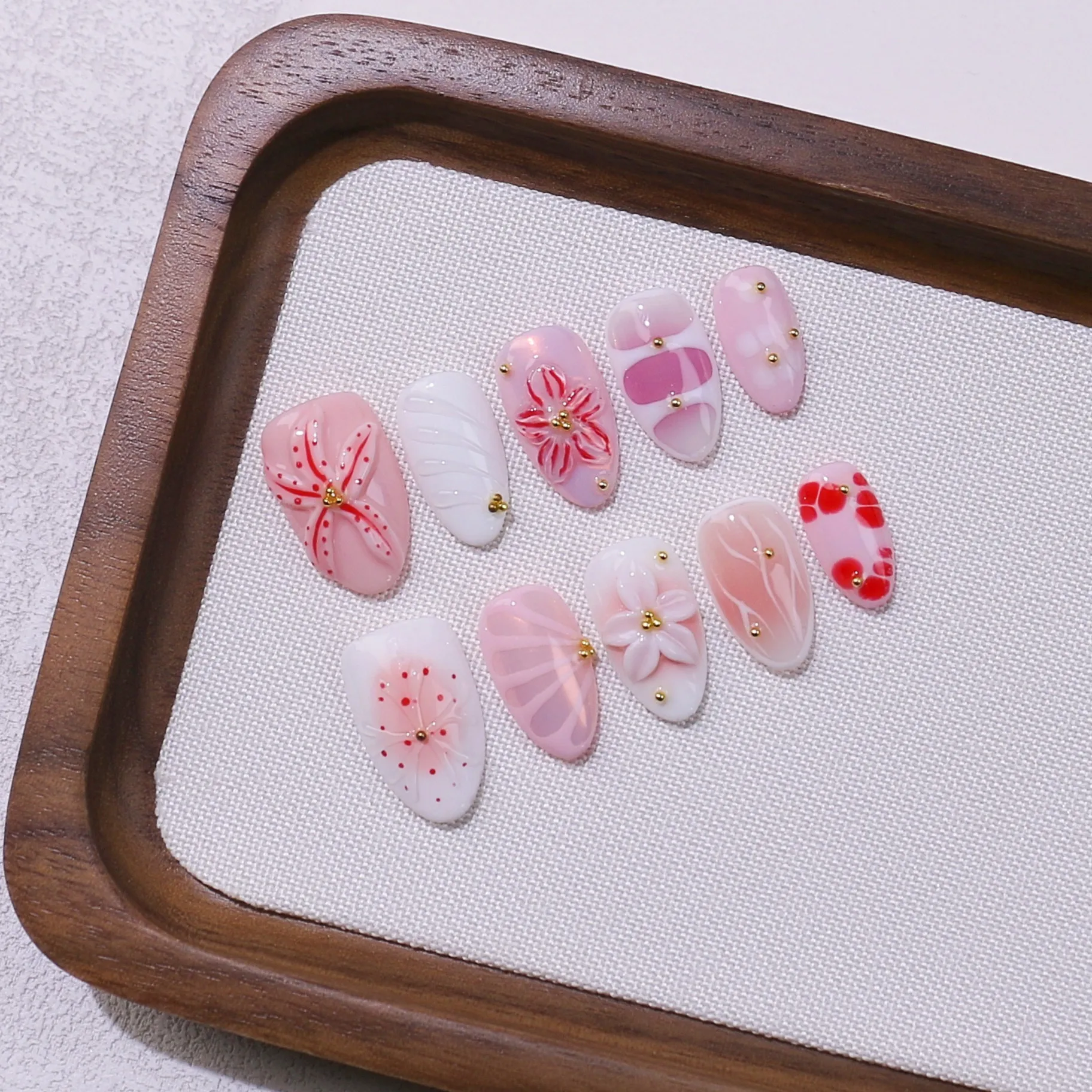 

10PCS 3D Flower Short Almond Fake Nail Glossy Nude French Handmade Press on Nail Full Cover Wearable Gel Nail Tips Art for Girls