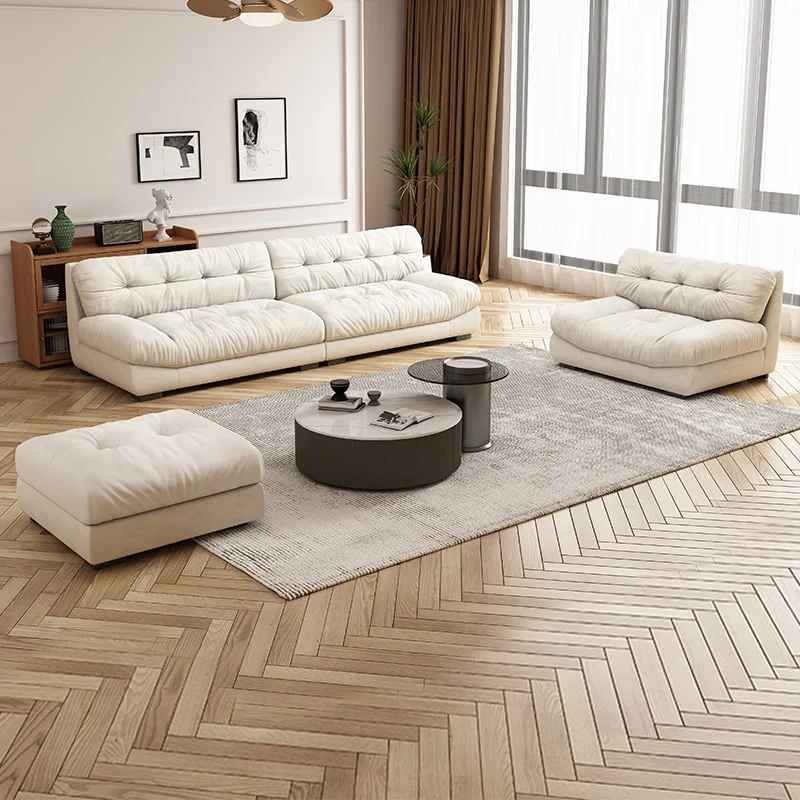 سحابة أريكة كريم الرياح غرفة المعيشة شقة صغيرة صف مستقيم ثلاثة أشخاص القط خدش النسيج