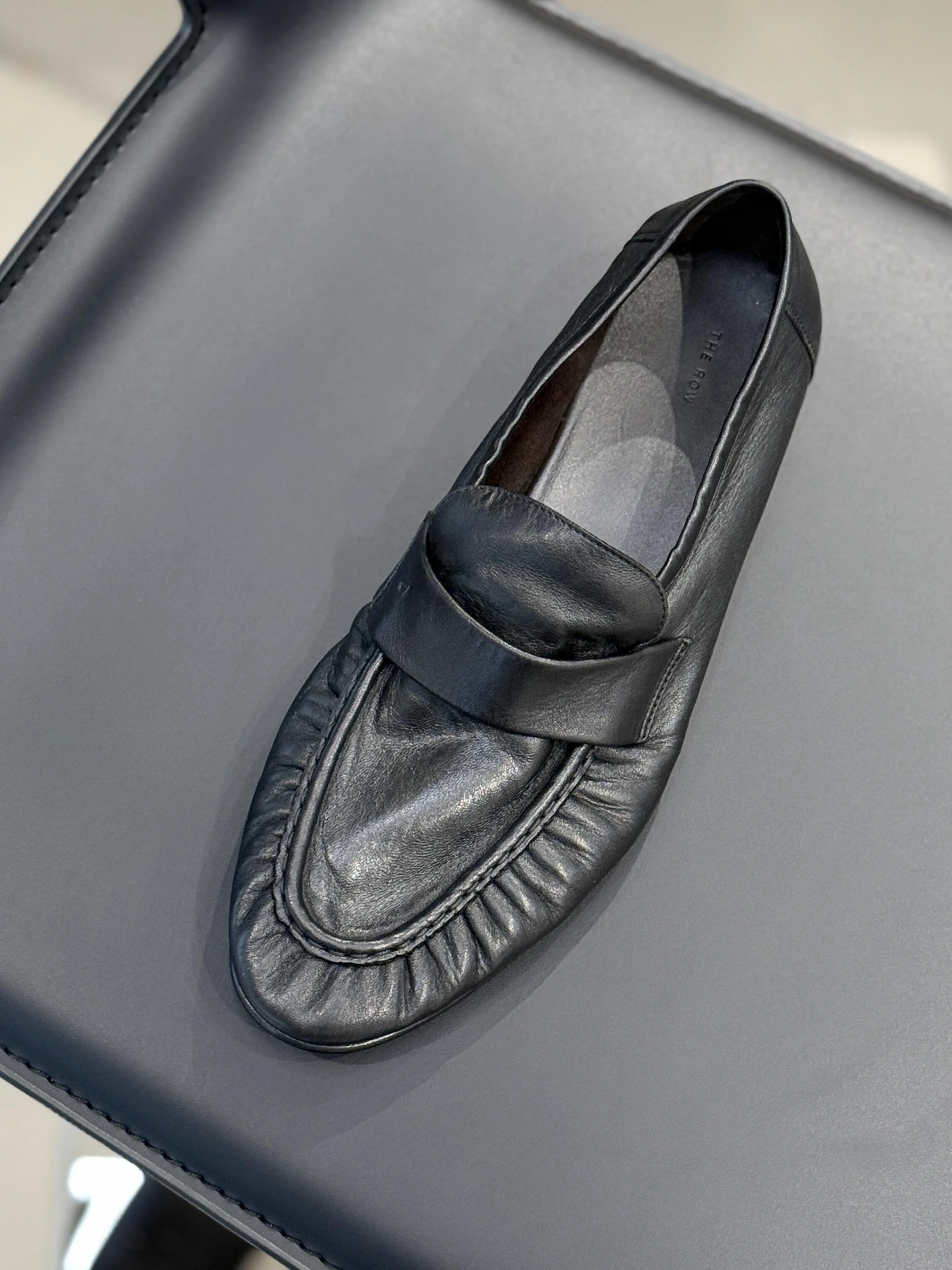 Retro Pointed Toe Flat Shoes Genuine Lambskin Casual Women's Shoes Comfortable Slip-On Loafers Folded Leather Flats for Couples
