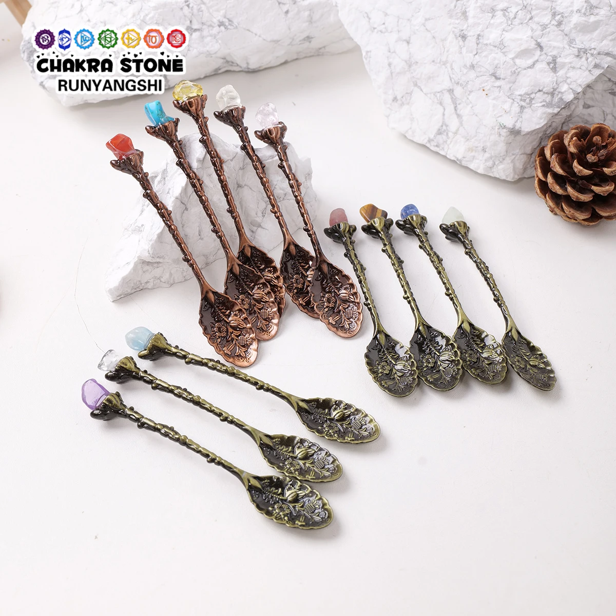 لون عشوائي الكريستال الطبيعي الحجر الخام ملعقة ماجيك الطاقة العرافة شفاء هالوين روح تذكارية هدية
