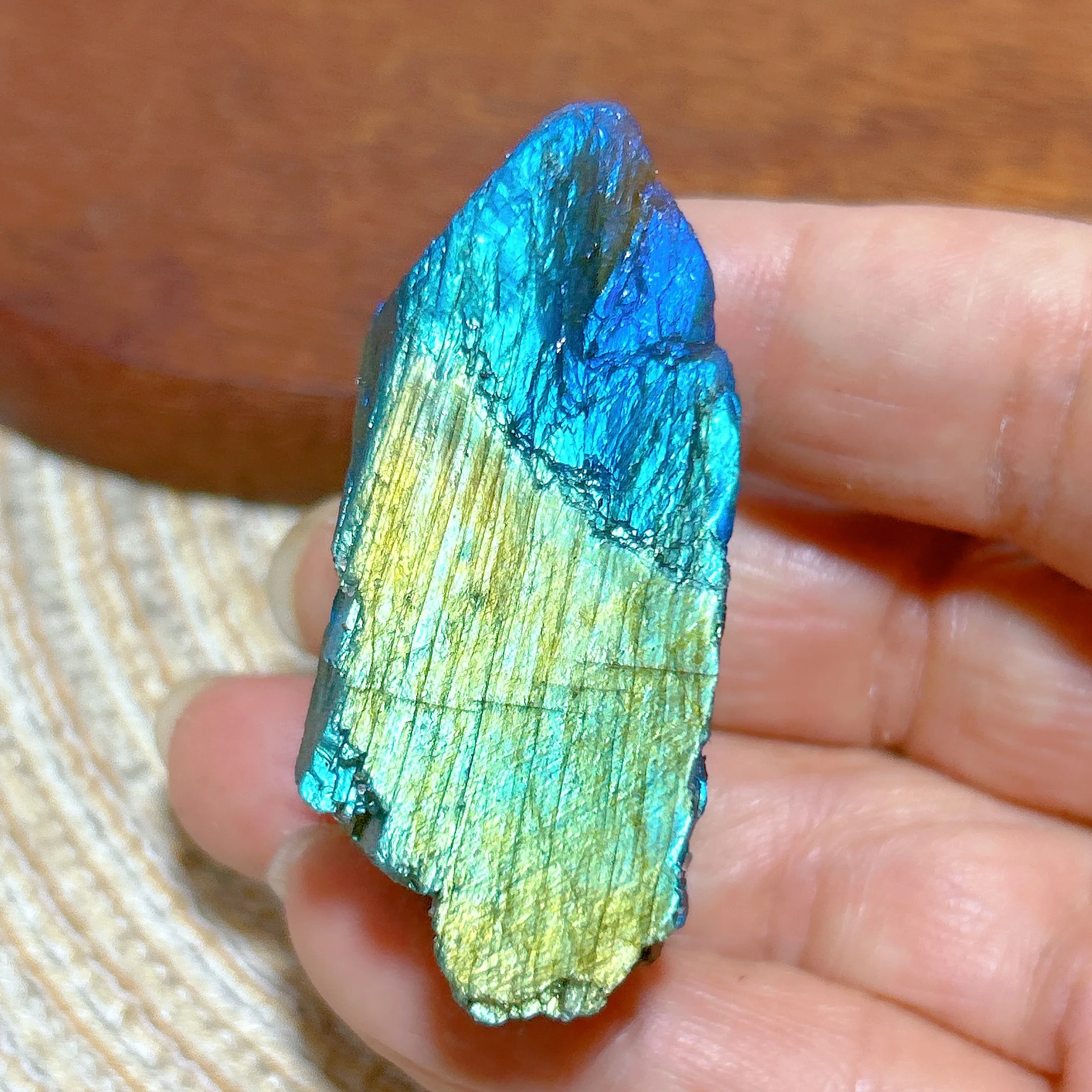

Natural Crystal Blue Purple Flashy Labradorite Raw Stone Specimen High Quality Gemstones Energy Ore Mineral Home Decoration Gift