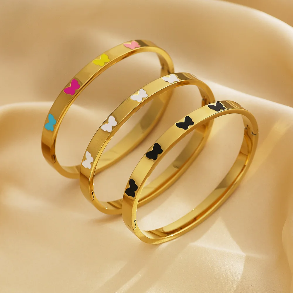 Gelang Manset Baja Titanium Kupu-kupu Warna-warni dengan Perhiasan Gelang Tahan Air Berlapis Emas 18K Enamel untuk Hadiah Teman Perempuan Wanita