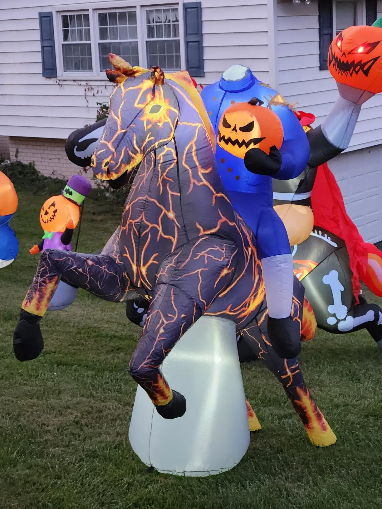 6 FT Długa Halloweenowa Nadmuchiwana Dekoracja Ogrodowa Bezgłowy Jeździec LED na Imprezę w Ogrodzie