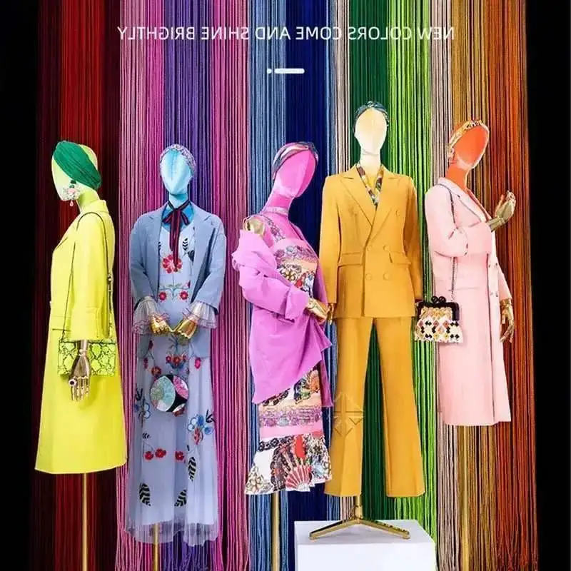 

Магазин женской одежды, высококачественный манекен, красочный тканевый чехол, женский полудлинный манекен для оконной витрины одежды, верхняя стойка