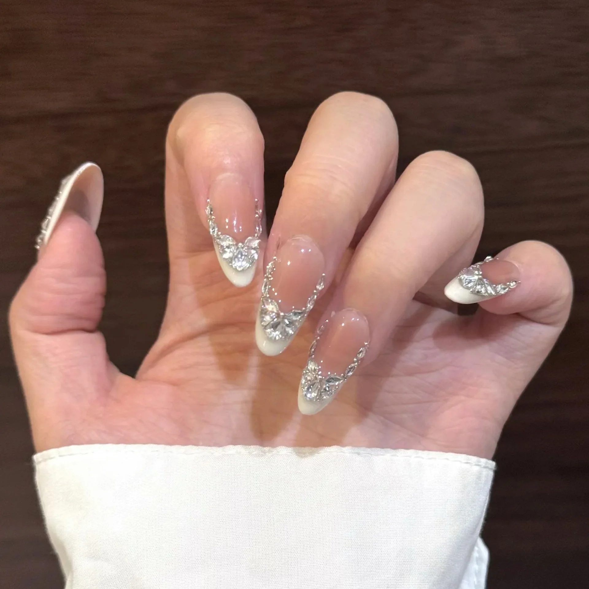 

10pcs Sweet Handmade Oval French Press on Nail Nude White Edge Glitter Full Rhinestone Design False Nails Wearable Nails Art Tip