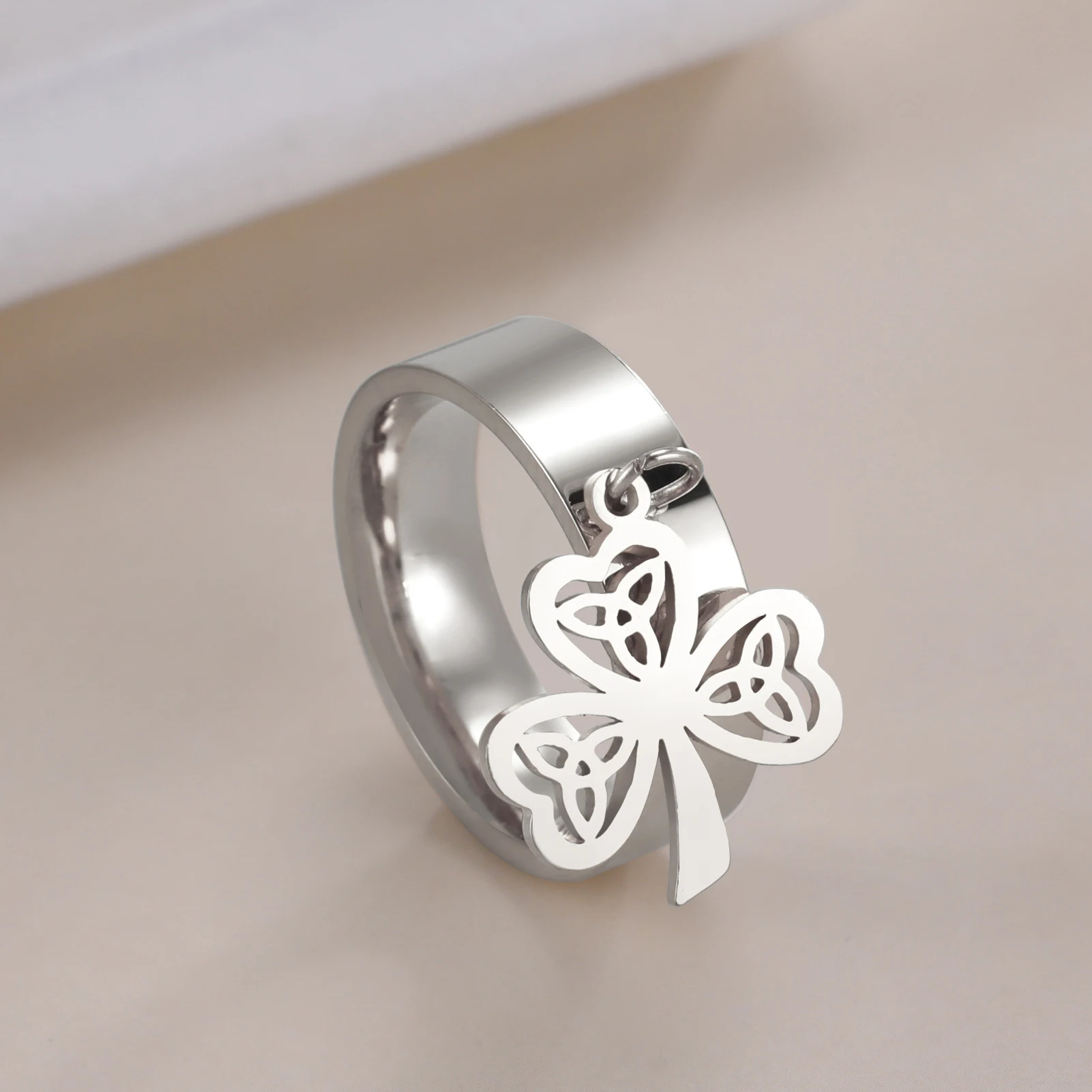 Amaxer Retro Stainless Steel Gold Color Celtic Knot Clover Pendant Rings for Women Men Charm Minimalist Jewelry Gifts Wholesale