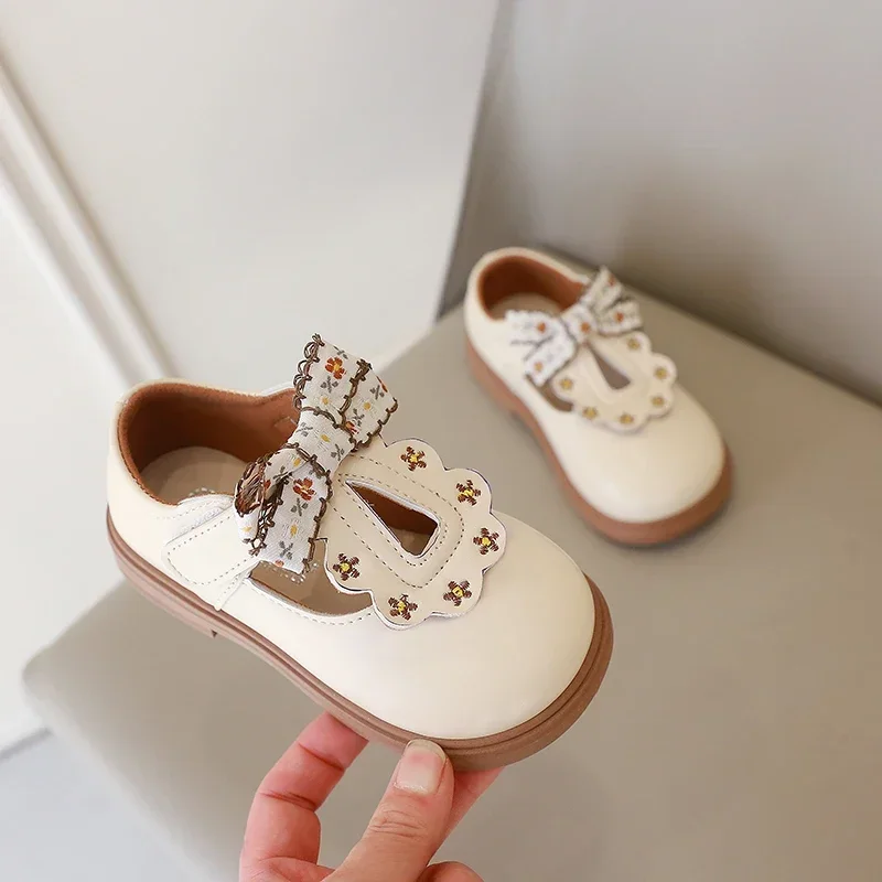 Little Girl Leather Shoes Hollow-out Chic Children's Flats Spring Autumn Kids Fashion Causal Walking Shoes Sweet New Versatile