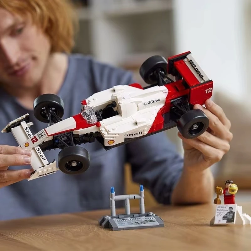 

The new MP4/4 racing car and Ayrton Senna10330 mechanical brick assembly building blocks children's boy model toy gift