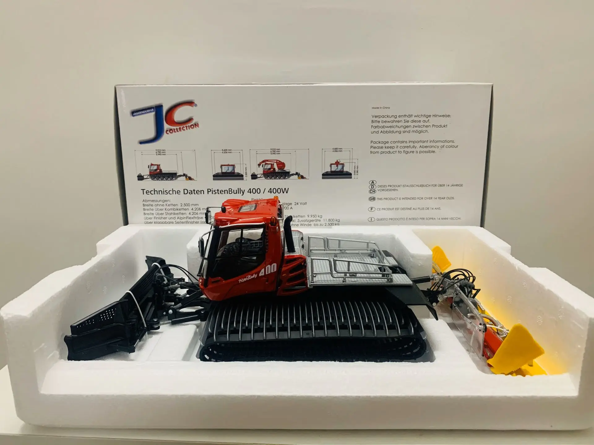 

JC 0400 Kässbohrer Pistenbully PB 400 Winde 1:32 Scale Die-Cast Model New in Original Box