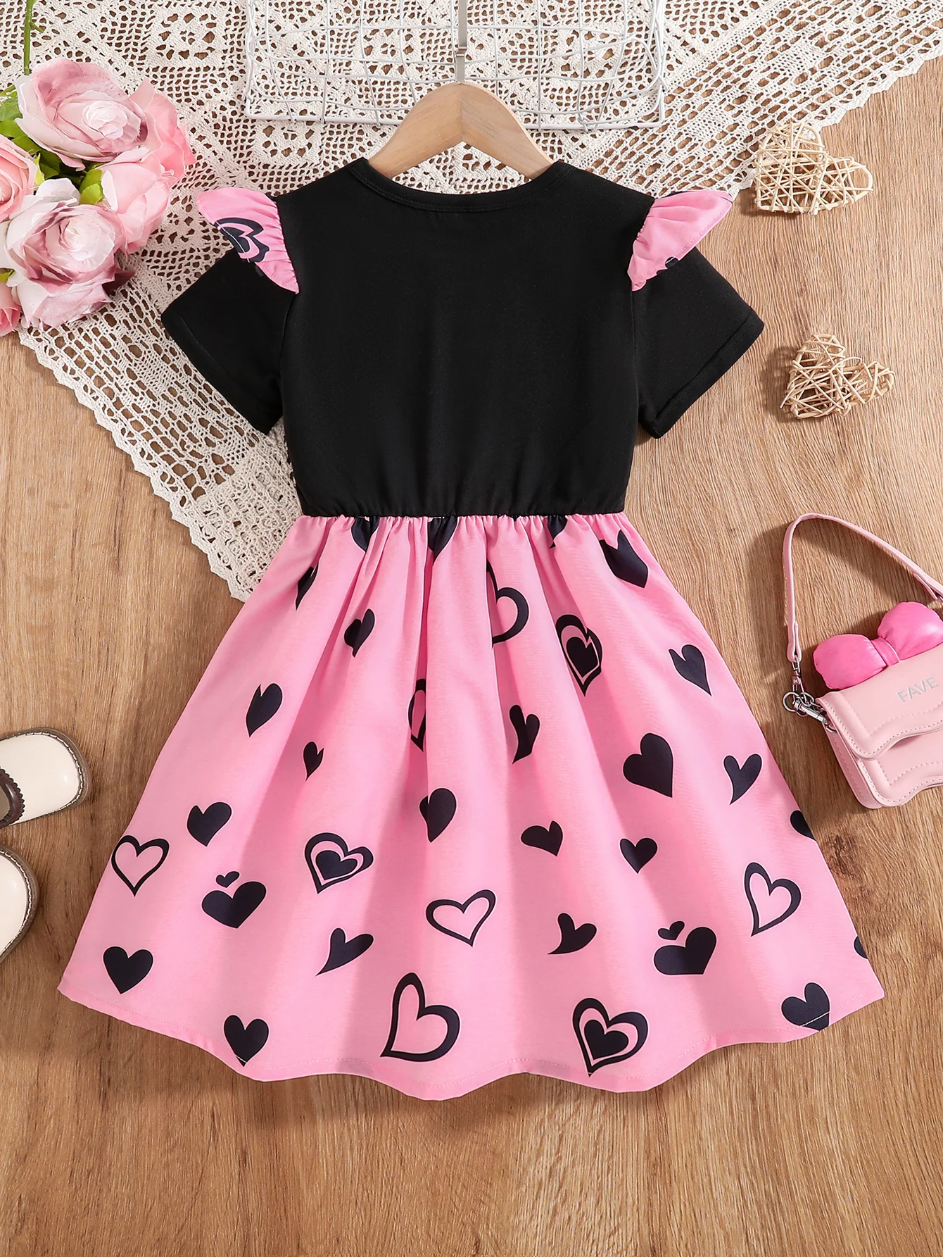 Girls' Fashionable Summer Dress, Little Girl's Cat Print Flutter Sleeve Short-Sleeve Patchwork Heart All-Over Print Mid-Length Waist-Cinching Dress, Comfortable and Elegant Youth Clothing for Girls, Outdoor Stylish and Unique Outfit for Young Girls
