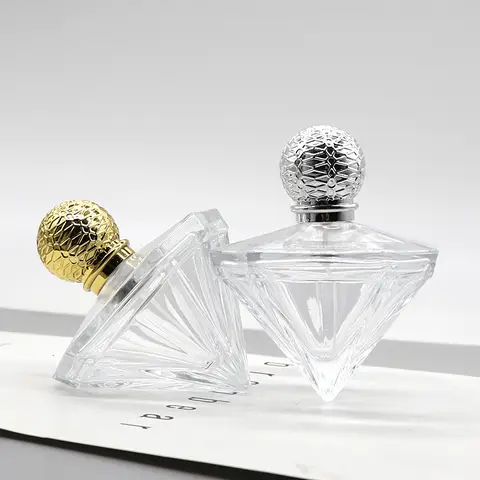 Crystal Glass Spray Bayonet Bottle 70ml Fine Mist Perfume Atomizer Empty Portable Makeup Sample Containe Creative Diamond Bottle